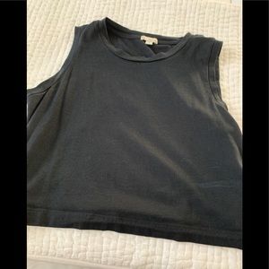 Gap shirt/crop top